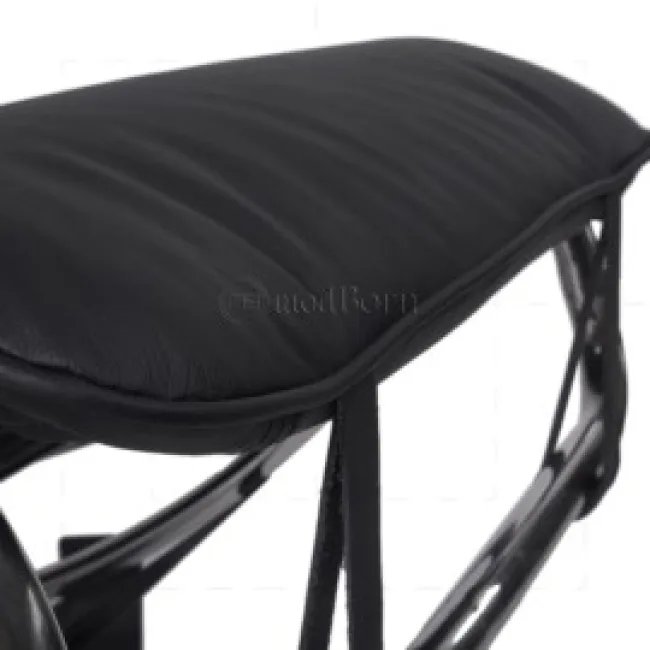 Le Corbusier Style LC4 Chaiselongue – Schwarzes Leder — image 6