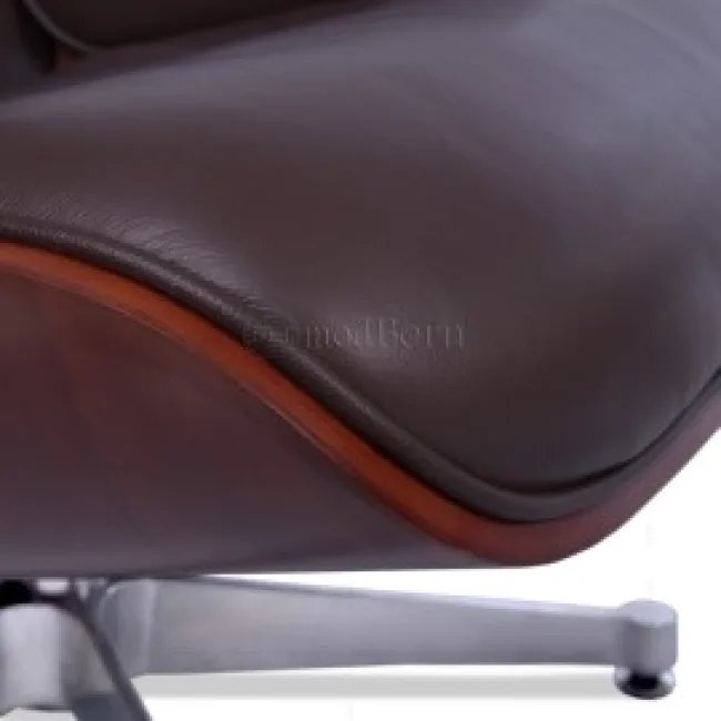 Eames Loungesessel & Hocker – Braunes Leder — image 3