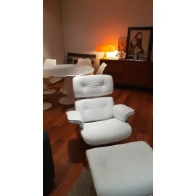 Fauteuil Eames-style et Ottoman — Cuir blanc, chêne (version haute) — image 7